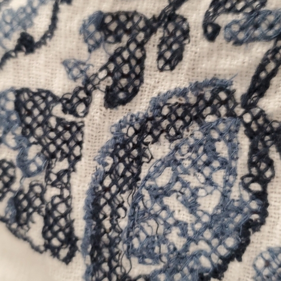 Rip Curl Floral Embroidery Cold Shoulder Top SZ MD - Picture 2 of 8